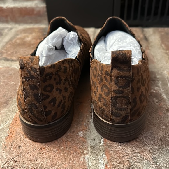 Clarks wide width size 8 Trish bell leopard loafers. - Picture 6 of 6